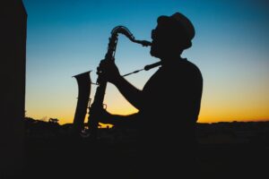 dj met saxofonist